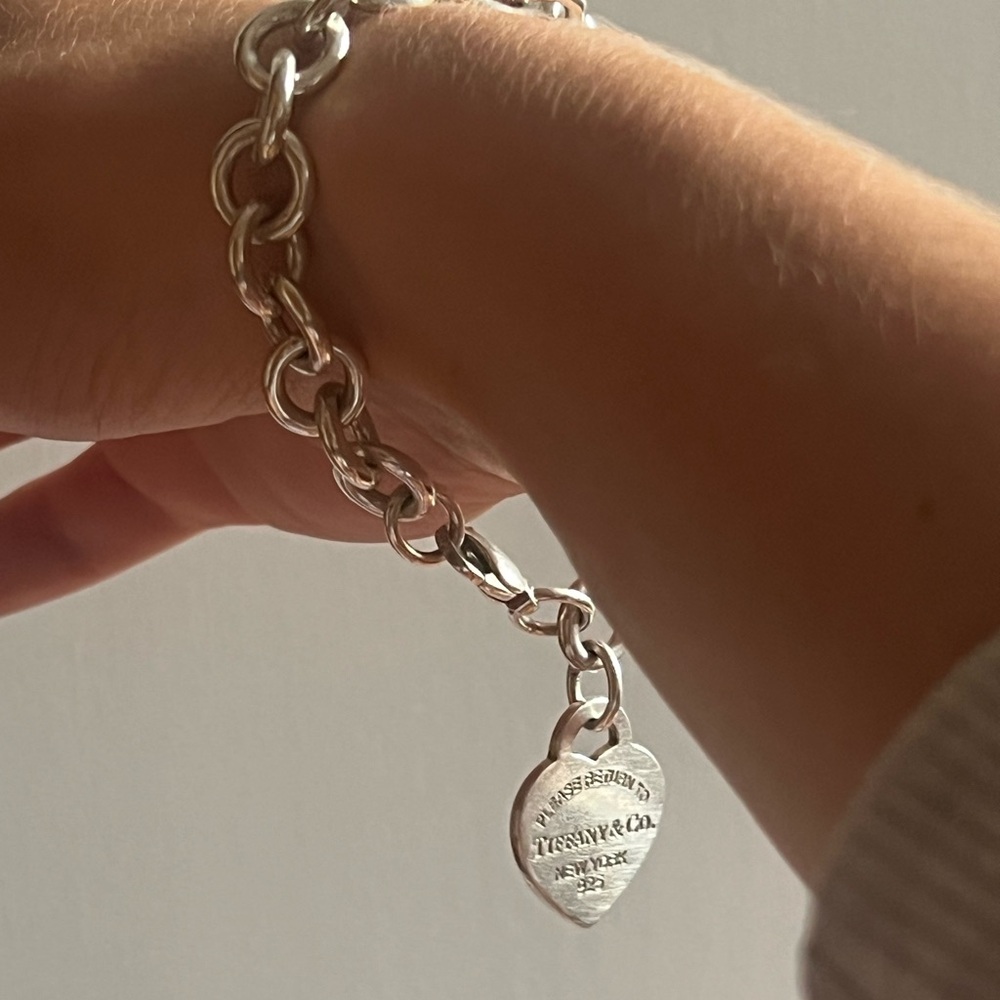 Ladies Tiffany & Co. Sterling Silver Return to Tiffany Heart Tag Charm Bracelet